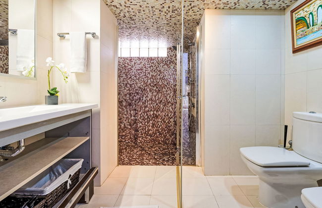 Villa With Pool and Beautiful Architecture - Foto 43