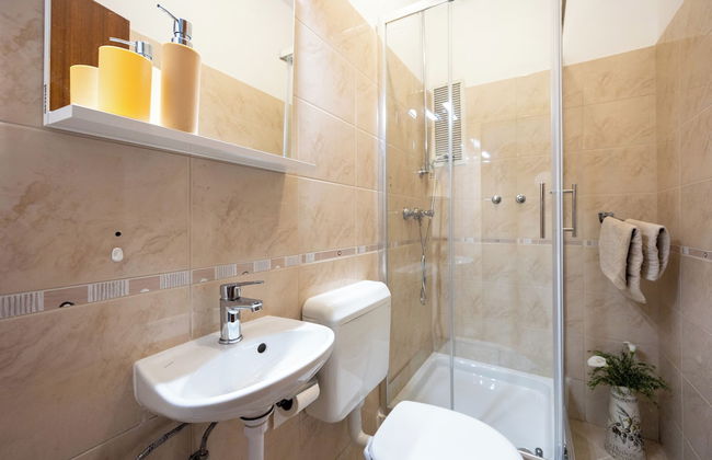 Double bed Room With Private Bathroom - Foto 6