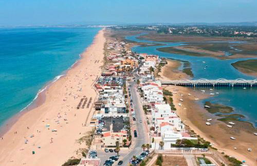 Beach House on Faro Island with a Dreamy Terrace and 7 Beds for the Perfect Escape - Foto 25