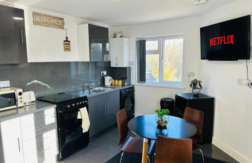 Modern & Cosy 2-Bed Apartment Near NEC, Airport & JLR! - Foto 9