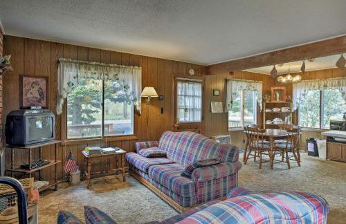 Walk to Green Lake and Beach Cozy Cabin with Deck - Foto 4