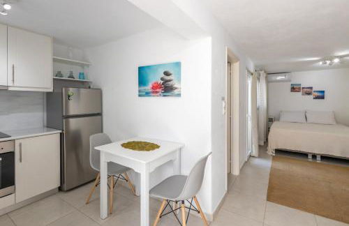 Lydia's West Apartment - Photo 35