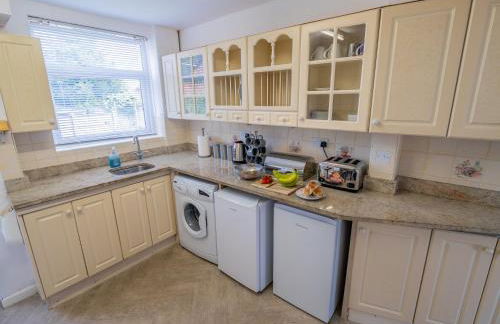 Spacious 3BR Home with Driveway Near NEC & Airport - Foto 18