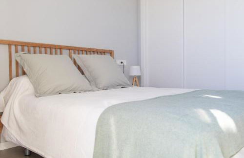 Precioso apartamento frente a la playa con piscina - Foto 36