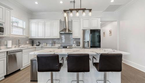 New 4 Bed luxury house w/Private Heated Pool - Foto 1, stove, dishwasher