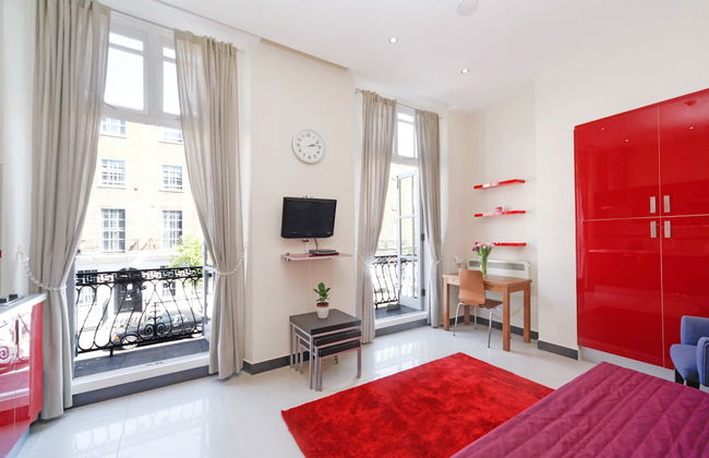 Baker Street Suites - Photo 34