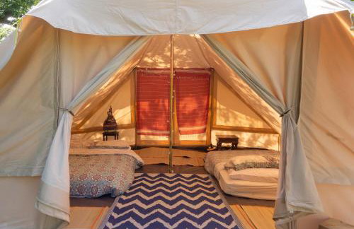 Wood Cabin & 4 Large Bell Tents - Hapus Hideaway - Foto 8