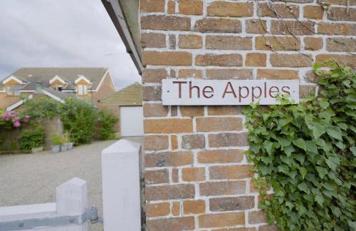 Quirky & cosy 1 or 2 bedroom house in peaceful village - Photo 10