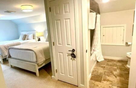 The Manor-Stunning Modern Farmhouse with Hot Tub - Foto 35