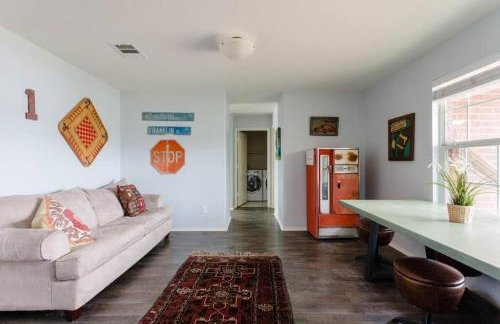 Amazing House with Pool, Arcade, Hot Tub and More - Accomodates 16 guests - Photo 3