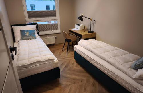 W Centrum Luksusowy Apartament, Duży Parking, Zameldowanie 24h, FV, Ekspres, XBOX, Klimatyzacja, Dwie Sypialnie, Kuchnia i Salon, Samo centrum miasta, - Foto 7