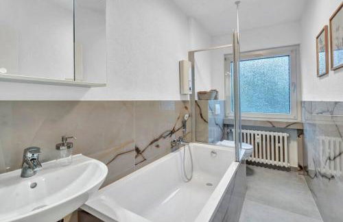 Schöne Essen Wohnung - 5 Betten - Foto 10