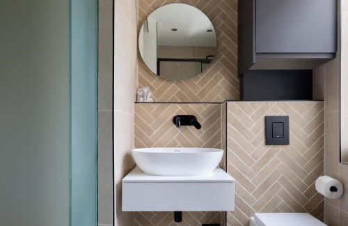 Modern Carnaby Soho 1BR Apartment with AC - Foto 12