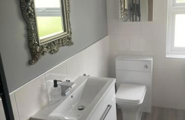 Cheshire Home Stays - Photo 13