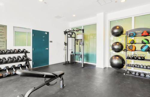 Lux 2BR City-View Retreat in Hollywood, 2nd Floor - Foto 31