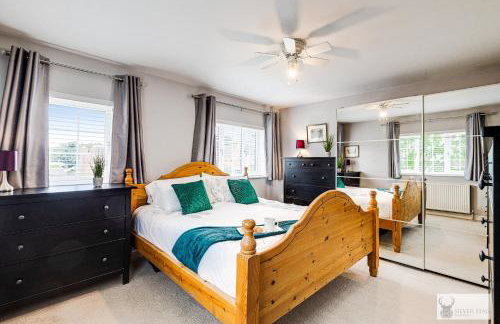 Silver Stag Properties Large 4 bed Property - Photo 14