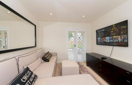 Luxurious Country House with Cinema Games Room - Pass the Keys - Photo 7