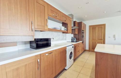 1 Y Bae - Top Floor Apartment - Photo 25