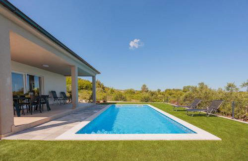 Holiday Home Bonato with pool - Photo 2