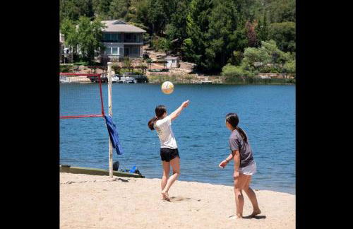 New Luxury 5BR Cabin in Pine Mountain Lake! 1 Minute to Beach! Massage Chair! Close to Yosemite! Perfect for Retreats and Escapes All Seasons! - Foto 17