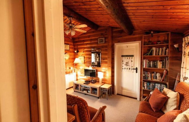 Two Bed Log Cabin in the Mountains - Foto 6