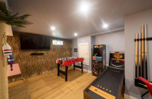Cape Cod heated Pool, Putting Green, Speak Easy, Game room, - Foto 26