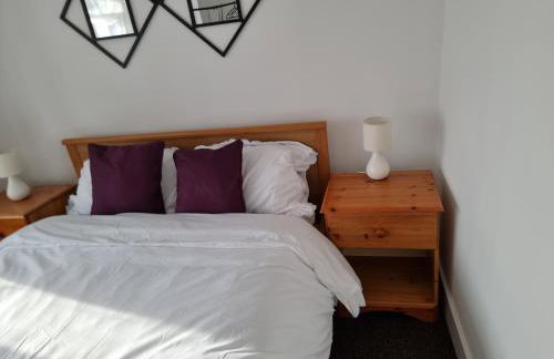 Entire 3 bedroom home with Parking in Welling, London, UK - Photo 45