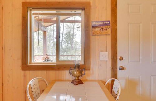 Lake Access, Deck Rustic Retreat in Kalispell! - Foto 8