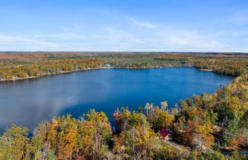Lakefront Getaway with Kayaks, Fire Pit and Views - Foto 44