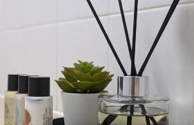 CLARITURF - 4 Bedroom Semi - Private Parking near Turf Moor, Town Centre, Transport and Motorway Links next to Canal, 3 Parks and Lake - Sky and Netflix - Foto 22