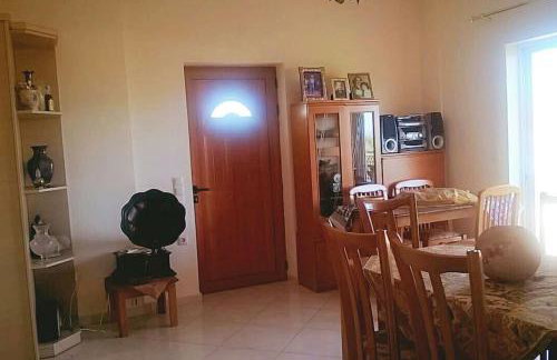 Μεζονέτα 5 υπνοδωμάτια, πλήρως εξοπλισμένη και με φορτιστή ηλεκτρικού αυτοκινήτου - Foto 10