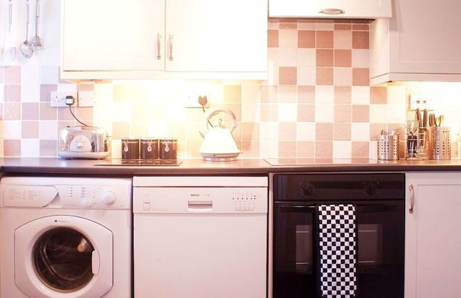 Bryn Melyn Farm Cottages- 5 Luxury Cottages In A Stunning Setting with Wood Fired Hot Tub - Photo 16