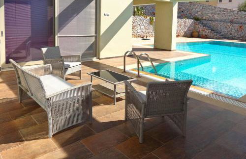 Modern Luxury Villa with Pool, just 5min to sea - Foto 13