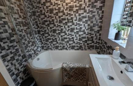 Modern 3-Bed Family Haven wFree Parking - Foto 31