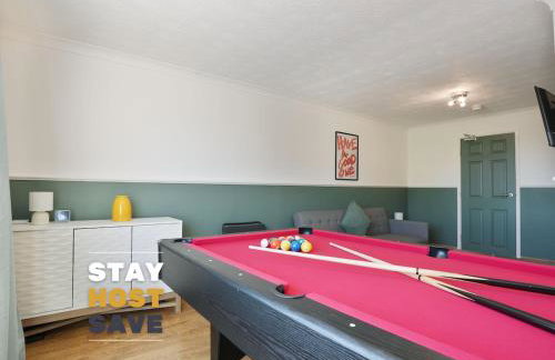 Stupton House, Large 3 Bed House that Sleeps 8 with Full Size Pool Table & FREE Parking - Hosted by Stay Host Save - Foto 1