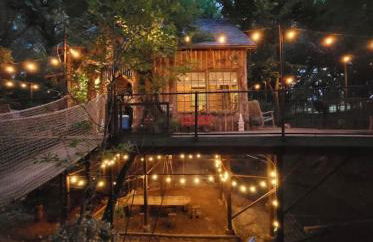 Hobbit Treehouse with waterfall on the Brazos River! 350 acres! Tubing! Petting zoo! - Foto 6