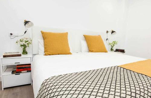 ISG Apartments Downtown family haven Free parking spot - Foto 3