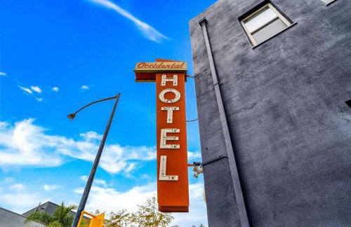 The Neon Elm Hotel - Foto 46