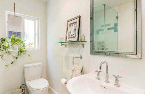 Chic Beach Bungalow 3 Blocks from the Sand - Foto 27