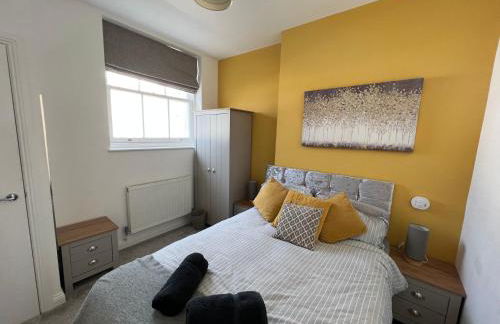 Beach from the Balcony, ensuite and private parking - Photo 31