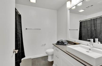 HEB703 Modern & Chic 2 Bedroom Condo Downtown Fort Worth, Free Parking, Walk to Convention Center - Foto 18