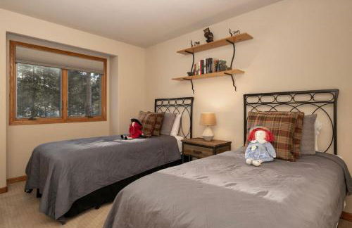 Stunning Mountain Retreat with View and Private Hot Tub - Foto 29