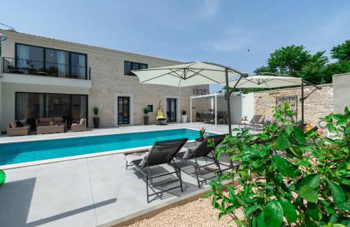 Designer Villa Simone - Modern & Heritage Style with Office - Foto 18