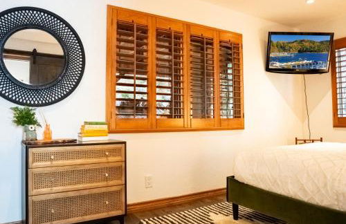 The Mighty Pines Retreat + Large Patio + BBQ+View! - Foto 24