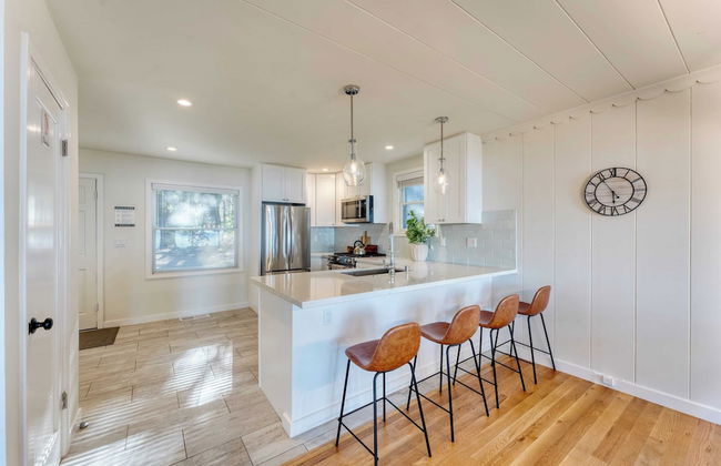 West Shore Lake House by Avantstay Ski Cabin w/ Backyard Sledding Hill! - Photo 16