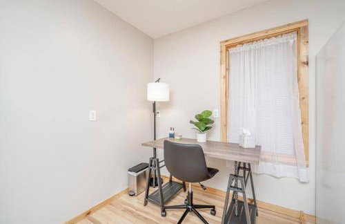 Cozy 1 Bed 1 Bath Home with Garage and Fenced Yard - Foto 14