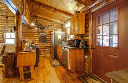 Lake and Beach Access at Lake Luzerne Cabin! - Foto 11