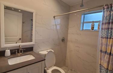 Lakefront Vacation Home - Sleeps 8 - Foto 17