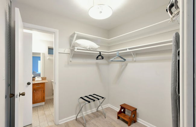 Artrageous on the river By RocketStay - Photo 11