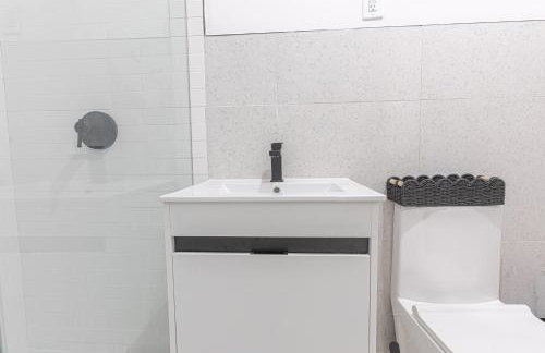 Modern Duplex Escape w Backyard - Foto 31